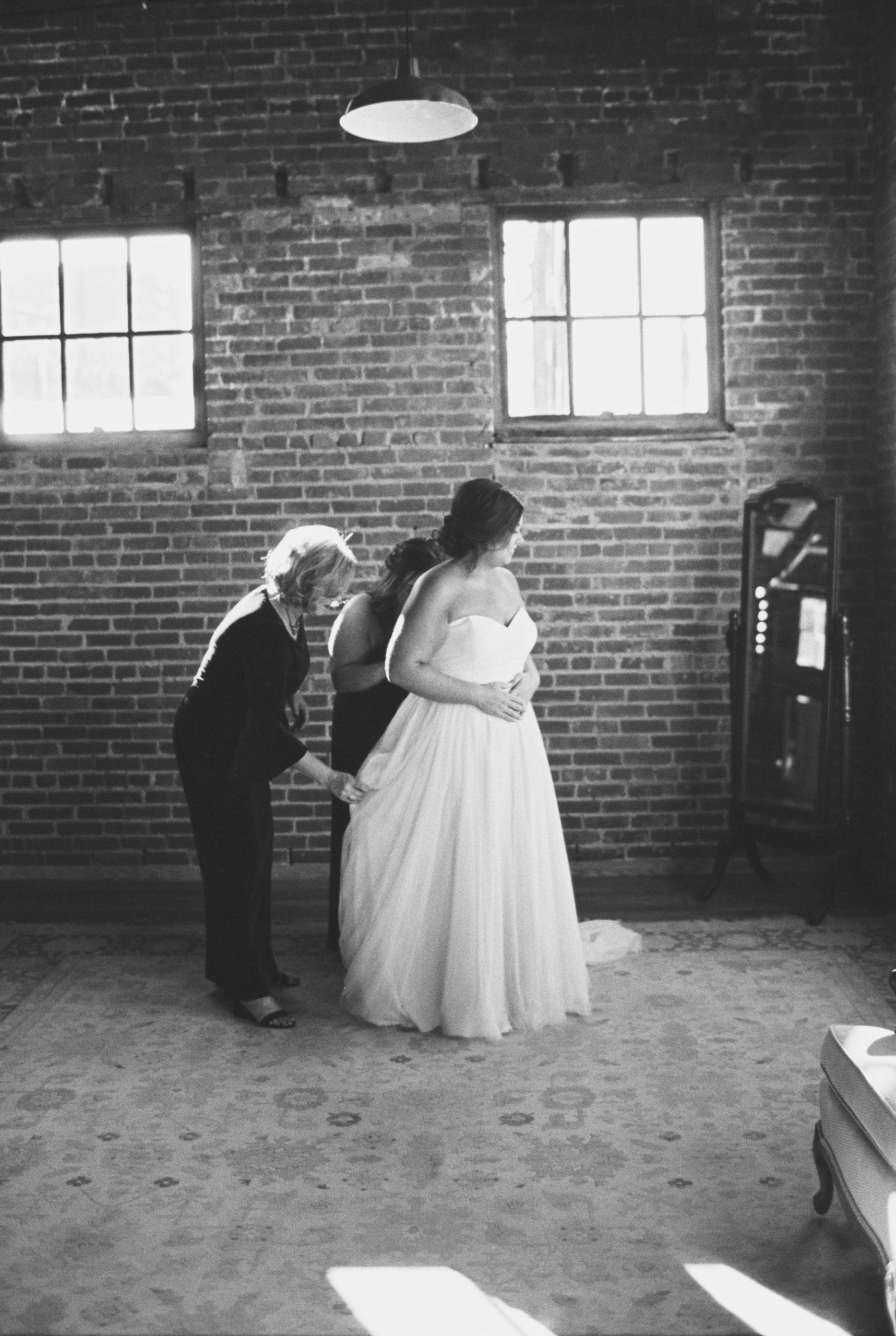 Lauren_Jeremy_Standard_Wedding_Knoxville_Abigail_Malone_Photography_FIlm-77.jpg
