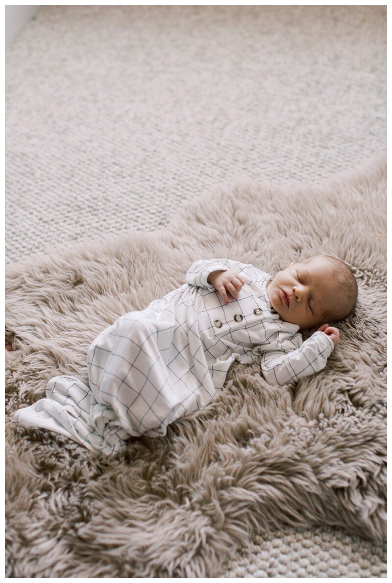 Knoxville newborn in home lifestyle photography 