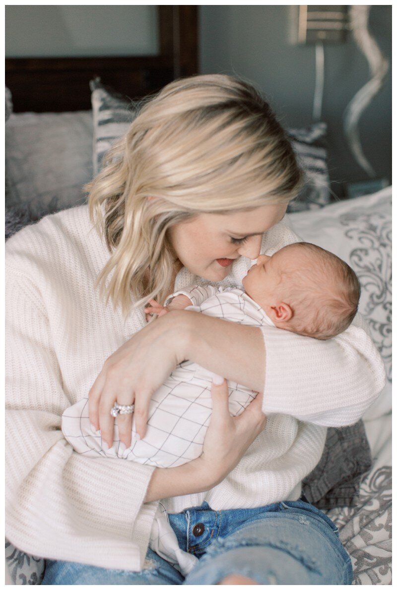 mother baby Knoxville newborn photography 